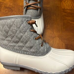 NWB-Nautical Wooley/Gray Duck Boots